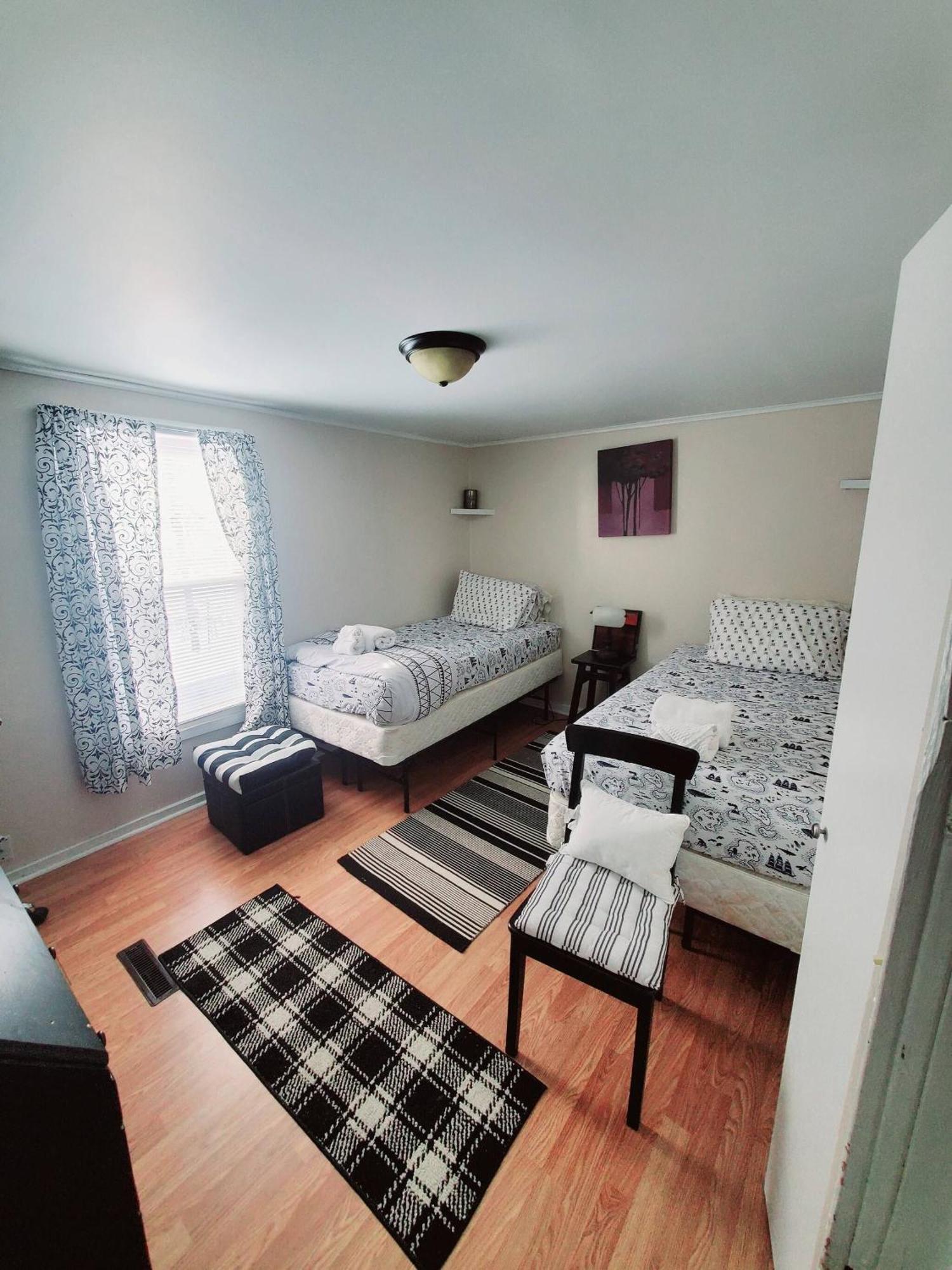 Room In Guest Room - Black-White Rm By Yale U New Haven Exterior foto